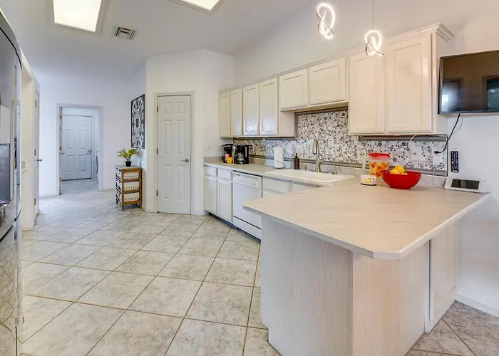 Pool, & Mtn Views: Havasu Ferienhaus