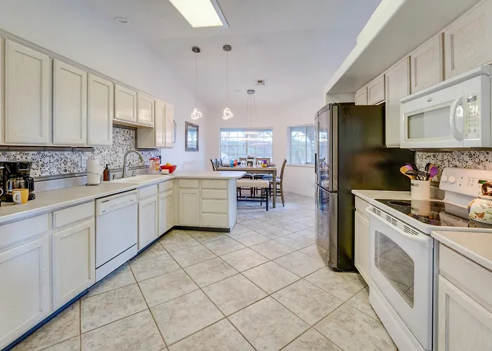 Pool, & Mtn Views: Havasu Ferienhaus Lake Havasu City