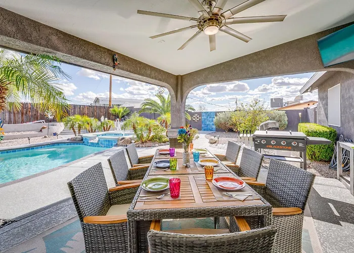 Pool, & Mtn Views: Havasu Ferienhaus