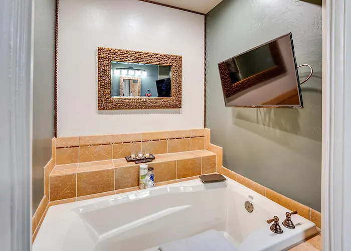 Pool, & Mtn Views: Havasu Ferienhaus Lake Havasu City